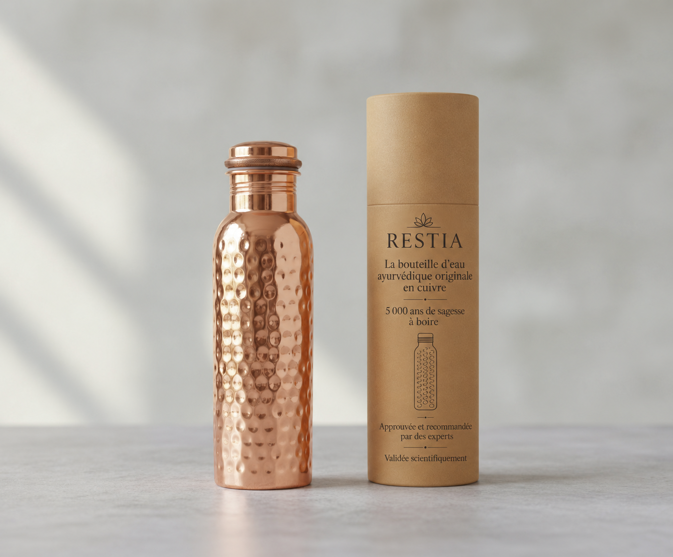 Bouteille en cuivre Restia avec son étui de présentation